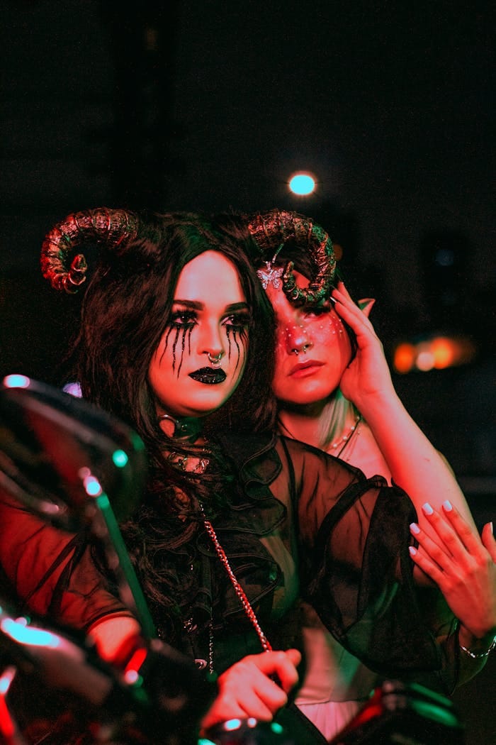 Enchanting portrait of women in fantasy costumes with horns at night in São Paulo.